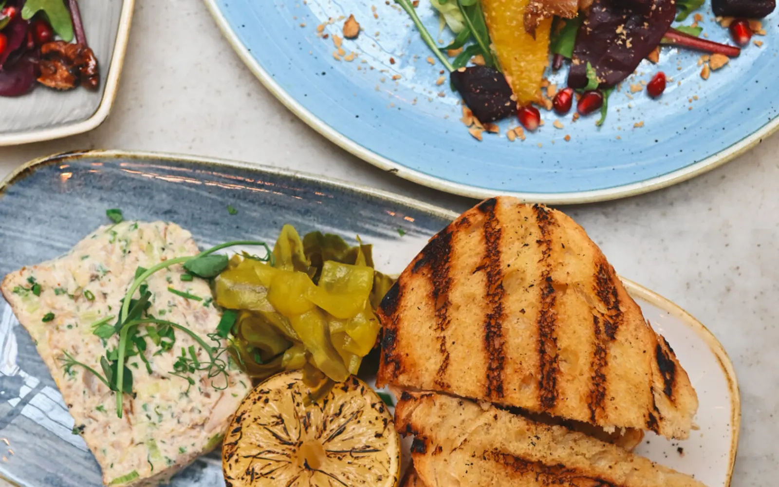 Seafood dishes with oysters, grilled bread and lemon at Matt the Thresher Dublin